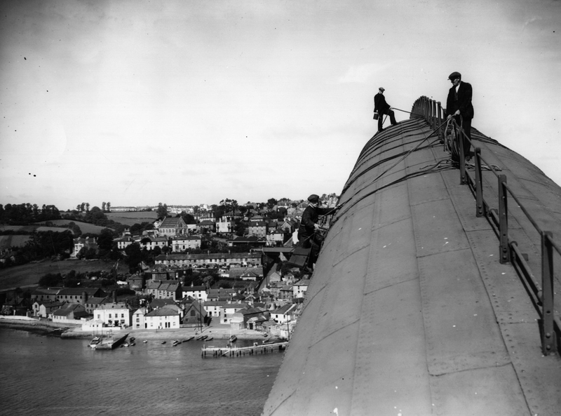 Illustration for article titled 21 Views Of Workers Struggling With Megastructures